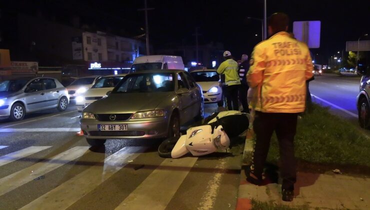 Motosiklet ve 2 otomobilin karıştığı kazada 1 kişi yaralandı