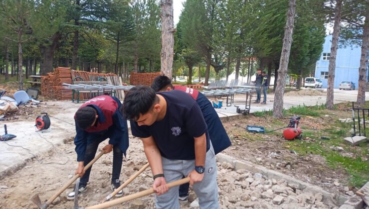Öğretmen ve öğrencilerinden dayanışma örneği