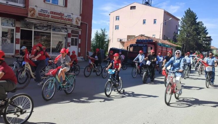 Genç pedallardan ilçe turu