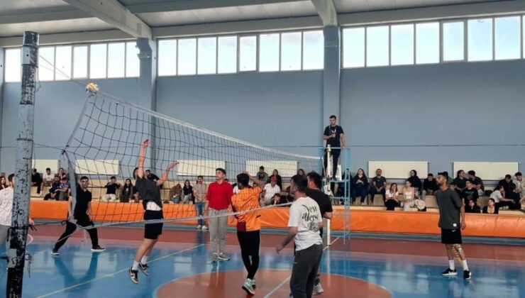 Baharı voleybol turnuvasıyla karşıladılar