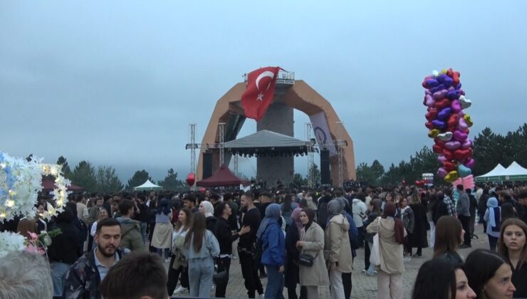 DPÜ Fest Mavi Gri konseriyle kapılarını açtı