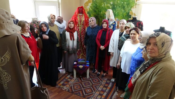 Kadınların ürettiği kıyafetler sergide görücüye çıktı