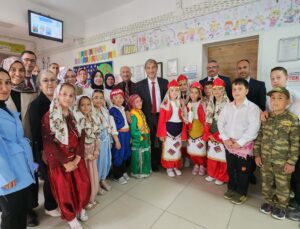 Minik öğrencilerin geri dönüşüm sergisi ilgi gördü