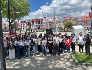Öğrenciler toplumun güncel sorunlarını yerinde inceledi
