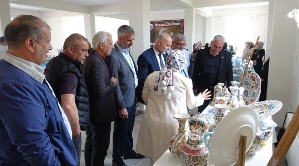 Çini sergisine büyük ilgi