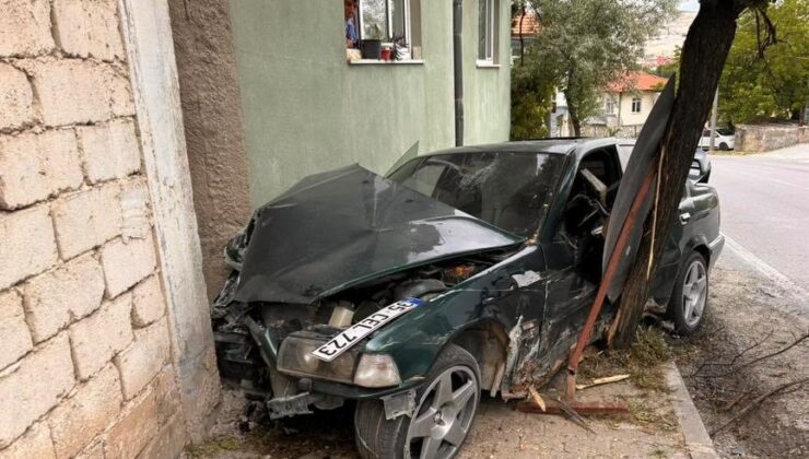 Polisten kaçan ehliyetsiz sürücü kaza yaptı: 1 yaralı