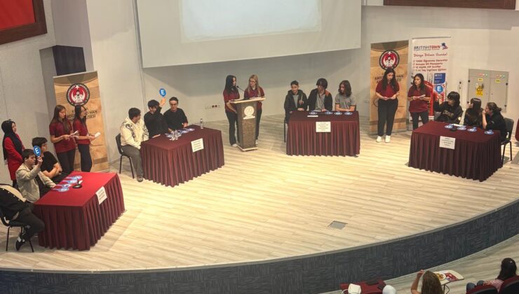 Gençler İngilizce yarışmasında buluştu