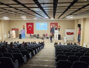 Anne ve anne adaylarına ‘Madde Bağımlılığı ile Mücadele’ semineri