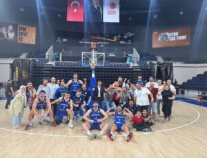 Basketçilerin tarihi zaferi belediye önünde kutlanacak