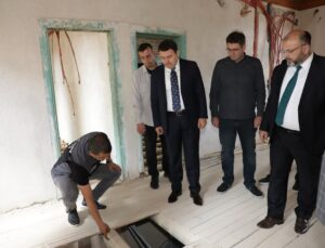Gençlik Merkezi olarak restorasyonu devam eden konakta inceleme