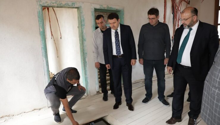 Gençlik Merkezi olarak restorasyonu devam eden konakta inceleme