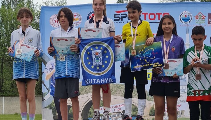 Oryantiring sporcuları derecelerle döndü