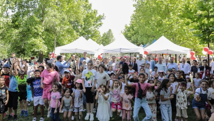Gönüllere dokunan şenlikte koruyucu aileler bir araya geldi
