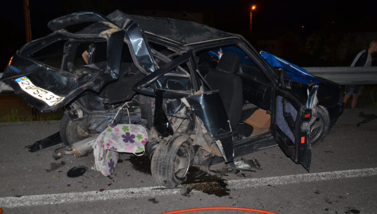 Minibüs ile otomobil çarpıştı: 1 kişi öldü, 3 kişi yaralandı