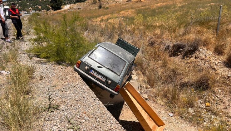 Menfeze devrilen otomobildeki 2 kişi yaralandı