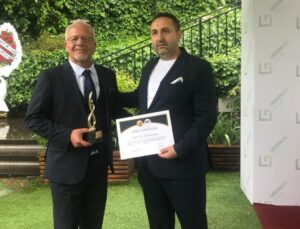 Prof. Dr. Hakan Kara’ya “Akademik Altın Kalem” ödülü verildi