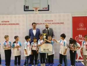 Öğrenciler geleneksel oyunlar ve spor şenliğinde buluştu