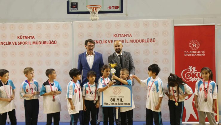 Öğrenciler geleneksel oyunlar ve spor şenliğinde buluştu
