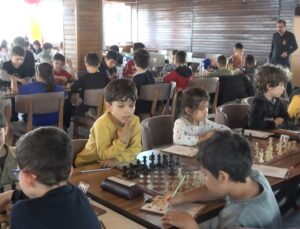 Satranç turnuvasında 250 sporcu kıyasıya yarıştı