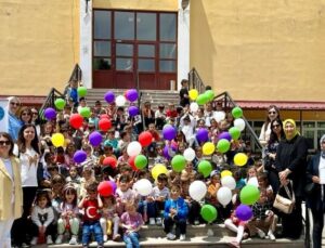 Minik öğrenciler ‘Çocuk Şenliği’nde hem eğlendi hem de öğrendi