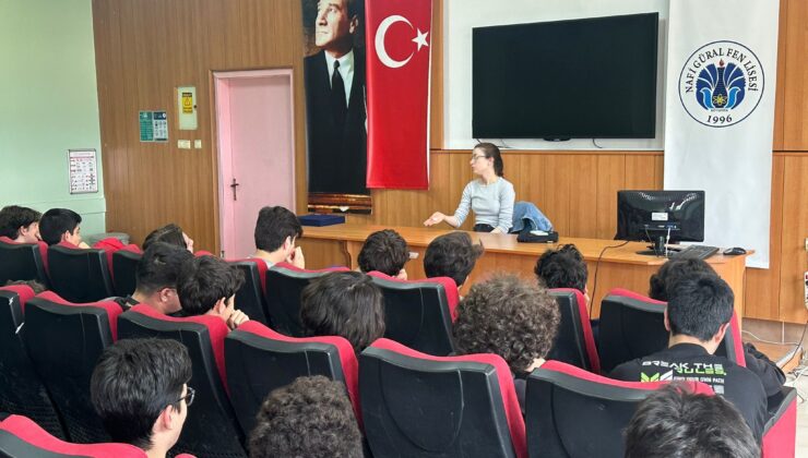 ABD’de araştırma görevlisi olan Hidayet Pütün öğrencilerle buluştu