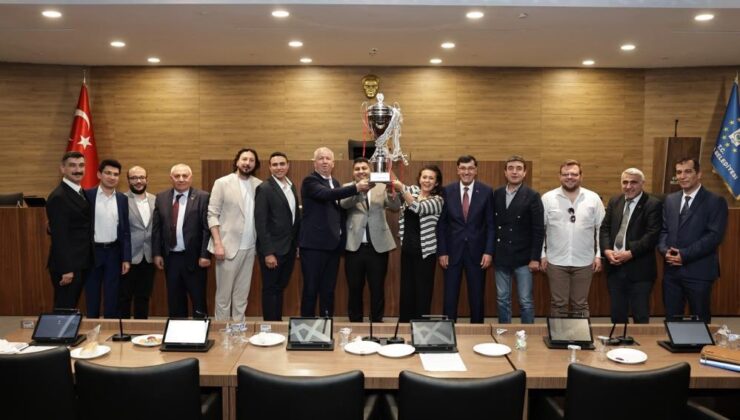 Belediye Meclisi’ne basketçilerin kupası damga vurdu