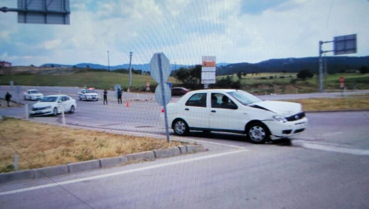 İki otomobil kavşakta çarpıştı: 4 yaralı