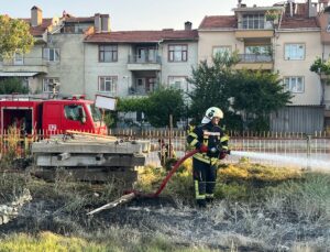 Kargaların elektrik tellerine teması sonucu yangın çıktı