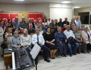 Tunçbilek Lisesi ilk mezunları yıllar sonra bir araya geldi