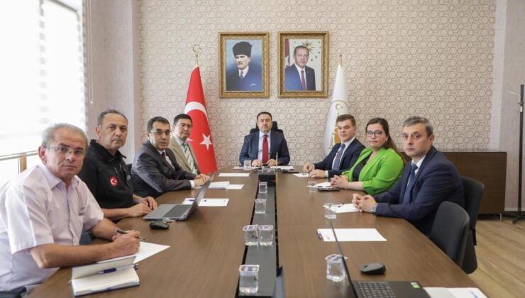 Valilikte deprem toplantısı