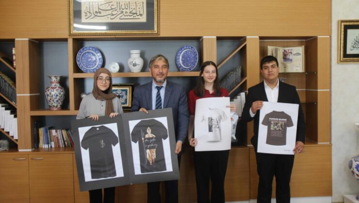 Müdür Yılmaz’dan başarılı öğrencilere ödül
