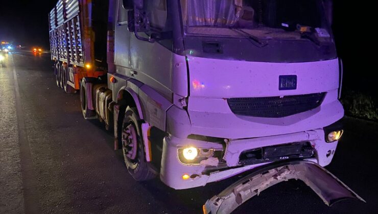 Tır otomobile arkadan çarptı: 4 yaralı