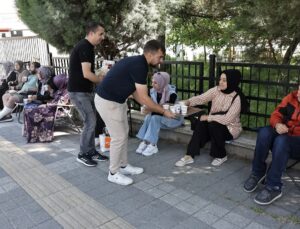 LGS’ye giren öğrenciler ve ailelerine sıcak çorba ikramı