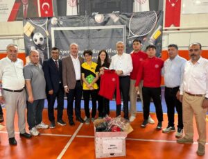 42 okula spor malzemesi desteği yapıldı