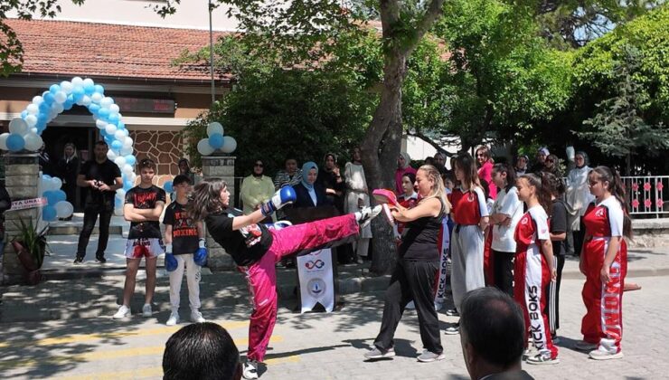Gedizli kickboksçulardan büyük başarı