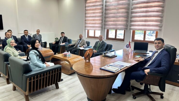 Kaymakam Bahar’dan milli eğitim çalışanlarına başarı belgesi