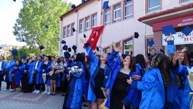 Hisarcık MYO’da mezuniyet sevinci
