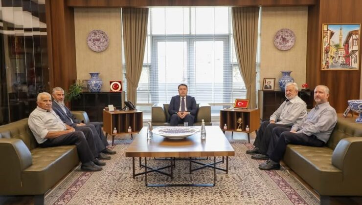 Vali Işın şehit babalarını makamında ağırladı