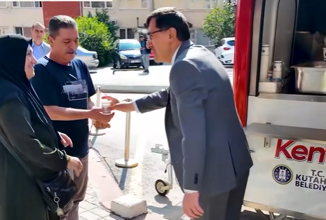 Başkan Kahveci’den hastane önünde çorba ikramı