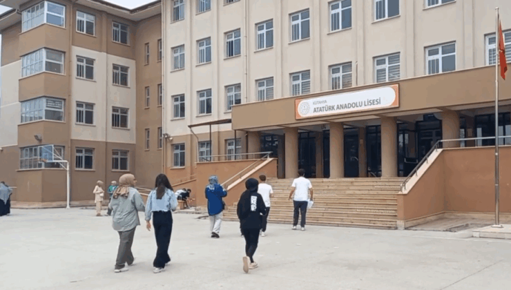 Öğrenciler TYT sınavında ter döktü