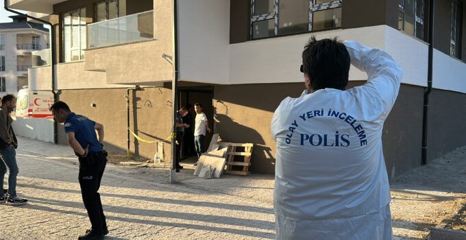 5’inci kattan asansör boşluğuna düşen işçi hayatını kaybetti