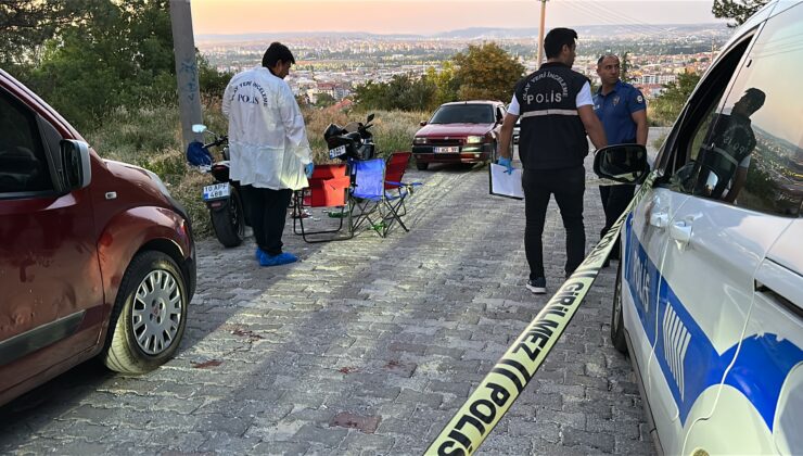 Sohbet eden arkadaşlara bıçaklı saldırı: 2 yaralı