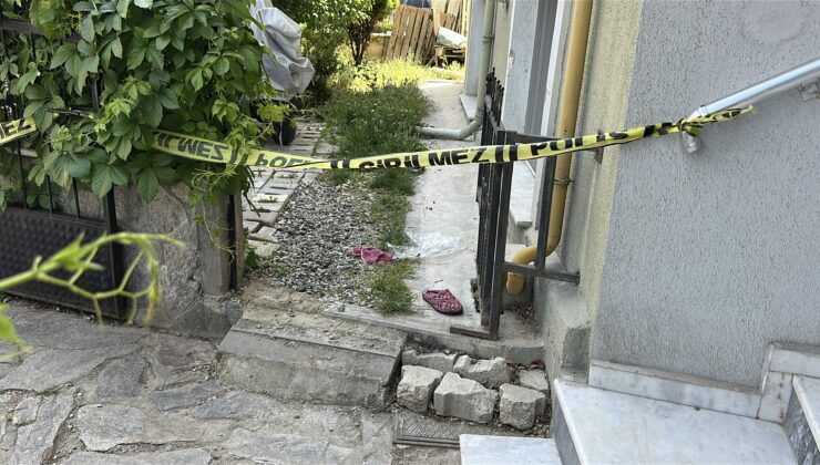 Cam silerken 3’üncü kattan düşen kadın ağır yaralandı