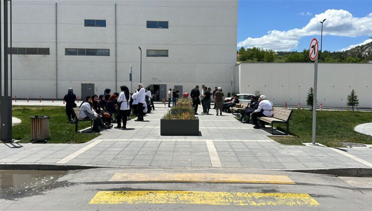 Şehir Hastanesi’nde maaşını alamayan taşeron işçiler eylem yaptı