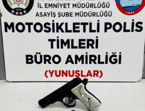 Durdurulan araçta ruhsatsız tabanca ve fişek ele geçirildi