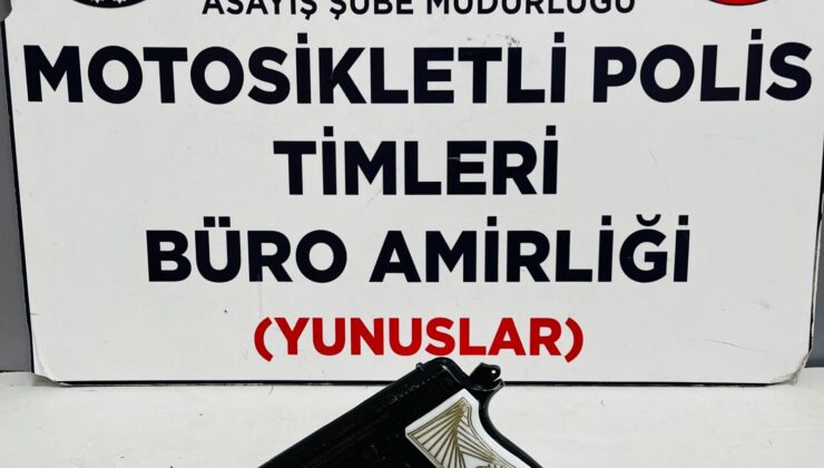 Durdurulan araçta ruhsatsız tabanca ve fişek ele geçirildi