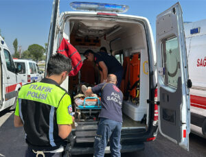 Servis otobüsü akaryakıt tankerine arkadan çarptı: 35 yaralı