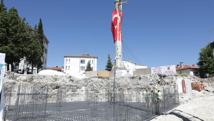 Yıpranan tarihi cami yeniden inşa ediliyor