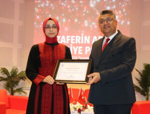 DPÜ’de Filistinli öğrenci birincilikle mezun oldu