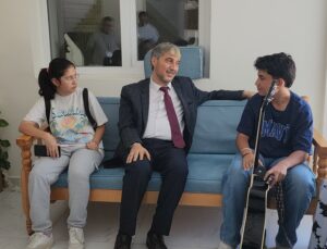 Müdür Yılmaz yetenek sınavlarına giren öğrencilere moral verdi